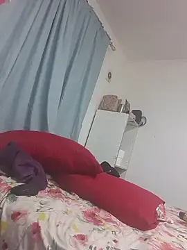 Snapshot of Sexyyeyes244 chatting on February 4, 4:57 pm Sexyyeyes244 online show from February 4, 4:57 pm