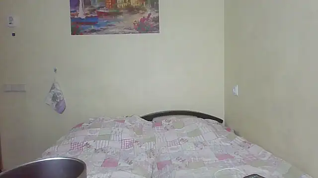 QueenMomyS online show from April 3, 7:09 pm