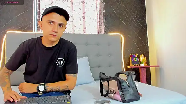 CharlotteAndSimon online show from February 21, 2:08 pm