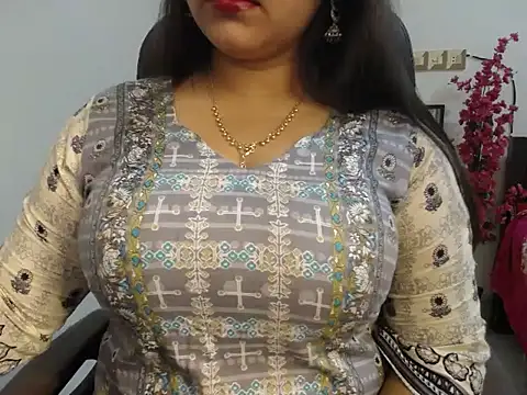 Queen Homaira online show from November 13, 3:54 am