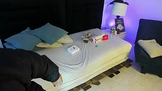 KateValencia online show from October 27, 1:01 pm