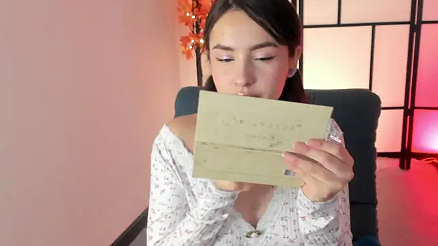 Snapshot of Sweet_pay chatting on October 22, 12:37 pm Sweet pay online show from October 22, 12:37 pm