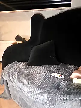 WhimsicalBirdette online show from April 15, 9:48 pm