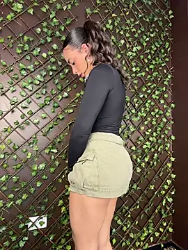 Capricho 01 online show from February 5, 6:15 pm