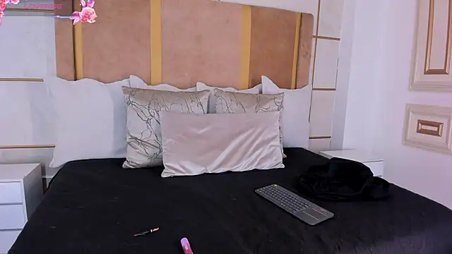 NaylaGrey online show from December 5, 12:04 pm