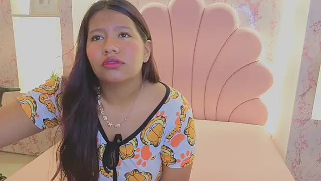 Snapshot of Sharon_Curvy chatting on October 10, 1:39 am Sharon Curvy online show from October 10, 1:39 am