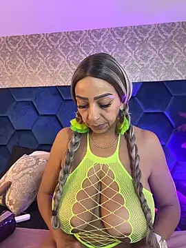 Angelina Roa online show from May 4, 2:09 pm