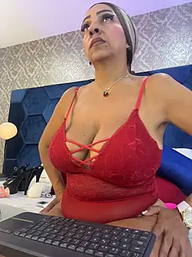 Angelina Roa online show from April 18, 7:07 pm