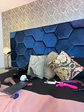Angelina Roa online show from May 5, 2:09 pm