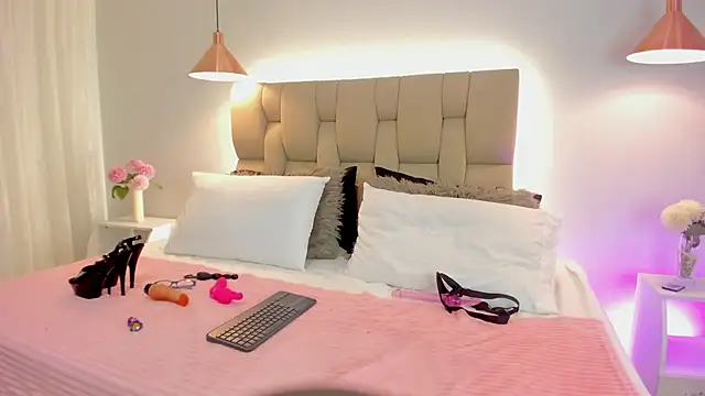 Angelina Roa online show from November 5, 2:53 pm