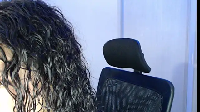 Snapshot of Ivonnybonn chatting on October 17, 10:22 pm Ivonnybonn online show from October 17, 10:22 pm