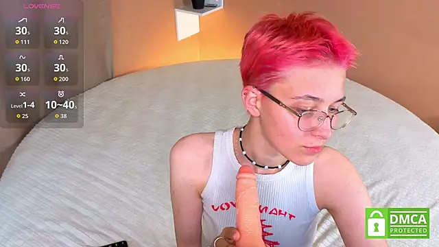 Snapshot of Sharlikiss chatting on October 2, 3:59 pm Sharlikiss online show from October 2, 3:59 pm