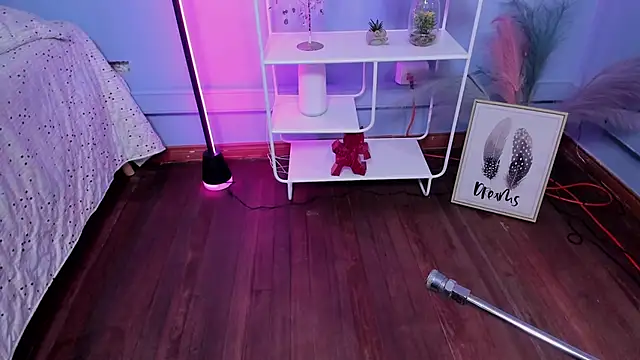 KathiaSaenz  online show from December 3, 4:35 am