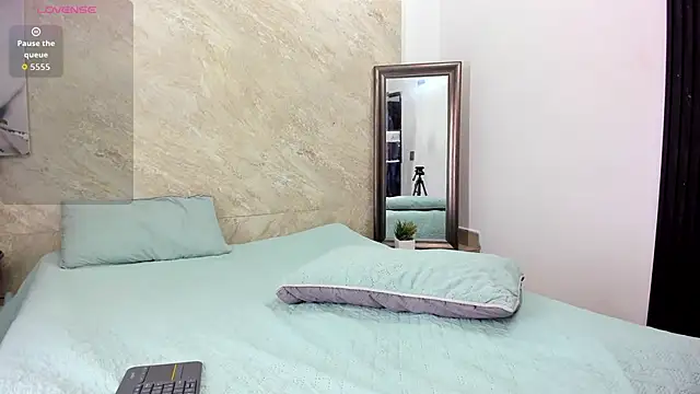 Chanel-munoz online show from October 15, 4:22 am