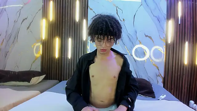 NoahVidall online show from October 2, 5:44 am