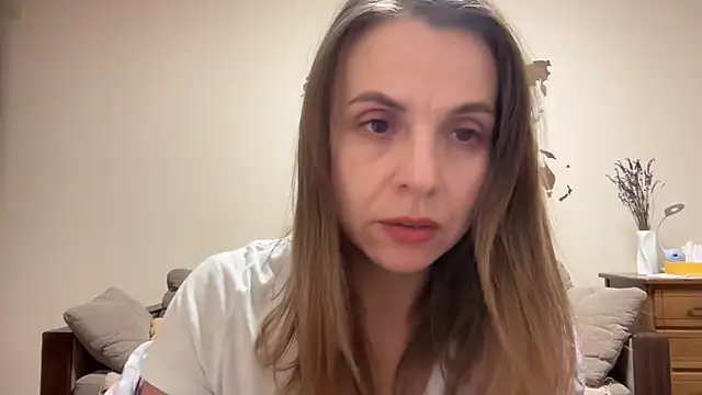 AnnieLove7722 online show from October 21, 9:36 pm