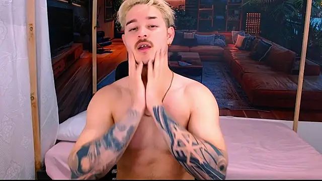 AlexPiersss online show from October 31, 7:10 pm