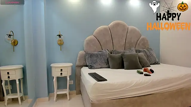 Snapshot of sofi_laane chatting on October 13, 7:37 pm sofi laane online show from October 13, 7:37 pm