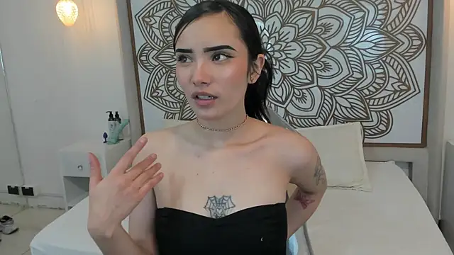 Daphne Nicolle online show from October 7, 1:23 pm