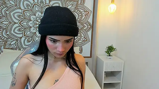 Daphne Nicolle online show from October 10, 8:53 pm