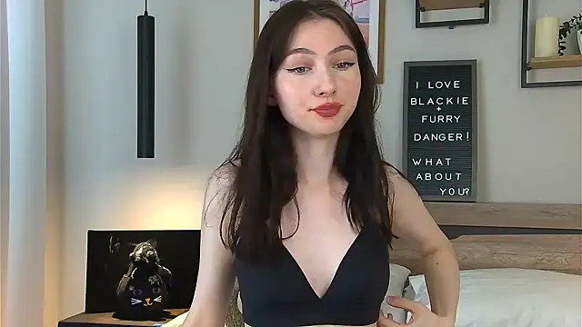 Snapshot of AnaMoonlight chatting on June 8, 11:11 am AnaMoonlight online show from June 8, 11:11 am