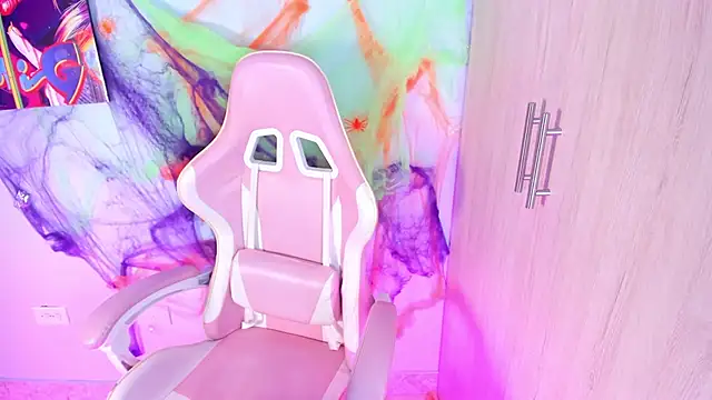 Snapshot of Athenea__fox chatting on October 31, 11:40 am Athenea fox online show from October 31, 11:40 am