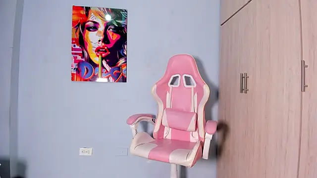 Snapshot of Athenea__fox chatting on November 7, 11:59 am Athenea fox online show from November 7, 11:59 am