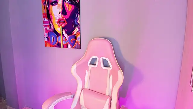 Snapshot of Athenea__fox chatting on December 5, 11:53 am Athenea fox online show from December 5, 11:53 am