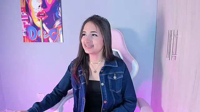 Snapshot of Athenea__fox chatting on December 14, 11:49 am Athenea fox online show from December 14, 11:49 am