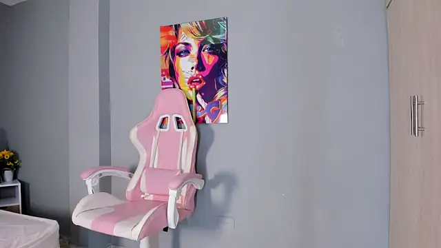 Athenea  fox online show from December 20, 11:57 am