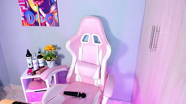 Snapshot of Athenea__fox chatting on December 2, 11:34 am Athenea fox online show from December 2, 11:34 am