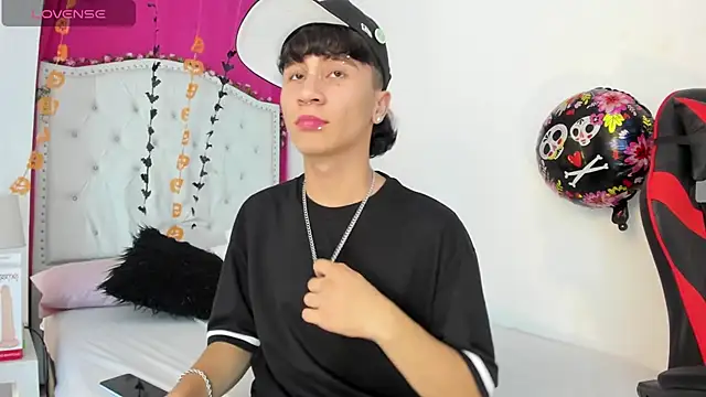 XaanderGrey online show from October 17, 7:37 pm