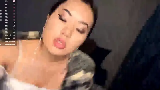 Snapshot of Ur_neighbor_Kira chatting on December 15, 4:46 pm Ur neighbor Kira online show from December 15, 4:46 pm