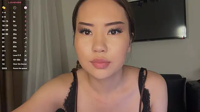 Ur neighbor Kira online show from April 10, 2:13 pm