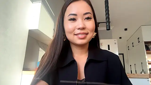 Snapshot of Ur_neighbor_Kira chatting on October 6, 11:22 am Ur neighbor Kira online show from October 6, 11:22 am