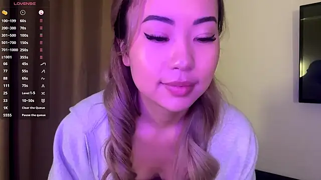 Ur neighbor Kira online show from March 1, 1:00 pm