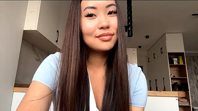 Snapshot of Ur_neighbor_Kira chatting on October 12, 11:11 am Ur neighbor Kira online show from October 12, 11:11 am