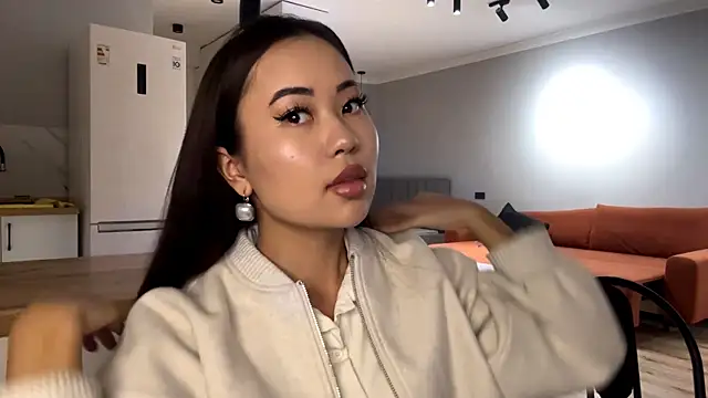 Snapshot of Ur_neighbor_Kira chatting on November 2, 12:21 pm Ur neighbor Kira online show from November 2, 12:21 pm