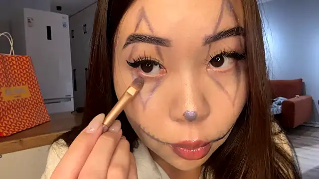 Snapshot of Ur_neighbor_Kira chatting on October 31, 12:24 pm Ur neighbor Kira online show from October 31, 12:24 pm