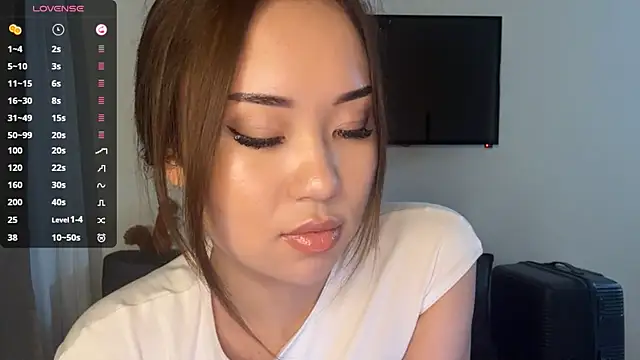 Ur neighbor Kira online show from May 28, 3:18 pm