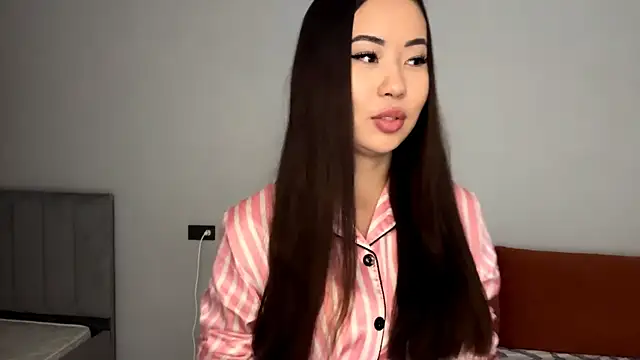 Snapshot of Ur_neighbor_Kira chatting on November 13, 3:16 pm Ur neighbor Kira online show from November 13, 3:16 pm