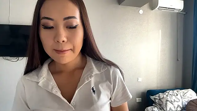 Snapshot of Ur_neighbor_Kira chatting on November 26, 8:03 am Ur neighbor Kira online show from November 26, 8:03 am