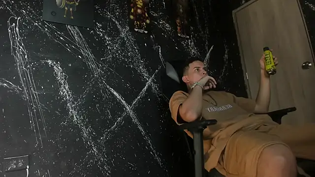 Snapshot of JuanSixx chatting on October 23, 8:07 pm JuanSixx online show from October 23, 8:07 pm