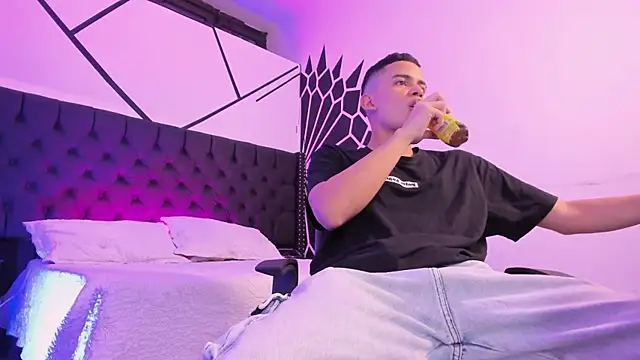 Snapshot of JuanSixx chatting on October 6, 3:40 am JuanSixx online show from October 6, 3:40 am