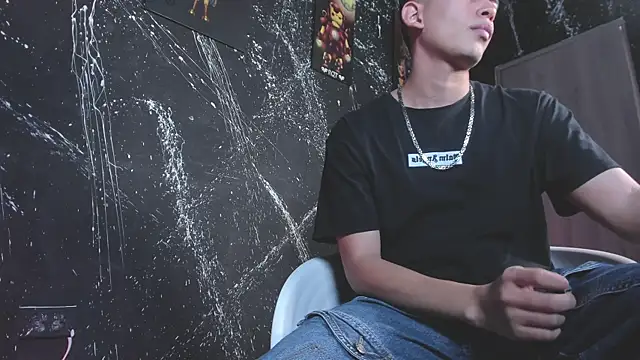 Snapshot of JuanSixx chatting on November 6, 8:35 pm JuanSixx online show from November 6, 8:35 pm