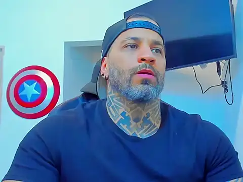 Snapshot of JoshRigby chatting on November 20, 8:20 pm JoshRigby online show from November 20, 8:20 pm