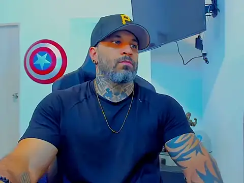 Snapshot of JoshRigby chatting on October 21, 7:24 pm JoshRigby online show from October 21, 7:24 pm