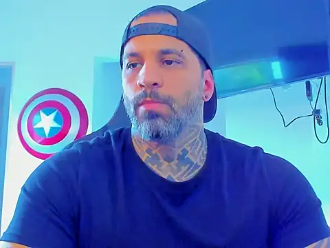 Snapshot of JoshRigby chatting on November 3, 7:39 pm JoshRigby online show from November 3, 7:39 pm