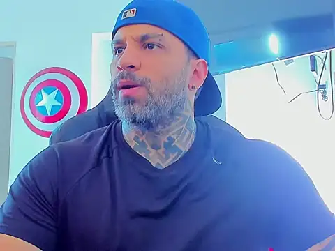 Snapshot of JoshRigby chatting on November 1, 9:41 pm JoshRigby online show from November 1, 9:41 pm