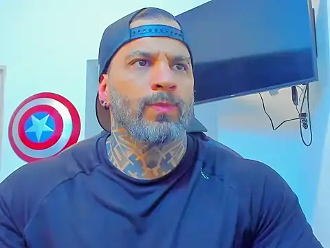 Snapshot of JoshRigby chatting on November 22, 8:18 pm JoshRigby online show from November 22, 8:18 pm